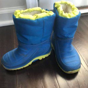 Snow boots